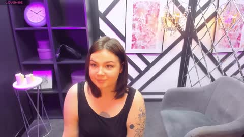 Snapshot of maya_muse chatting on January 17, 12:52 pm Woman online show from January 17, 12:52 pm