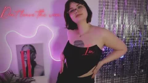 Snapshot of maya_muse chatting on March 3, 5:09 pm Woman online show from March 3, 5:09 pm