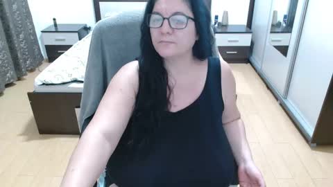 Snapshot of mayabbw50tits chatting on December 10, 10:58 pm Maya online show from December 10, 10:58 pm