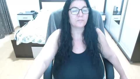 Snapshot of mayabbw50tits chatting on December 4, 11:13 am Maya online show from December 4, 11:13 am