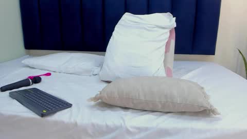 mayaevansmg online show from March 3, 12:23 pm