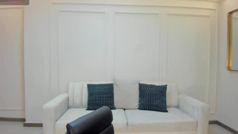 M A Y A    H O F F M A N online show from February 22, 11:13 am