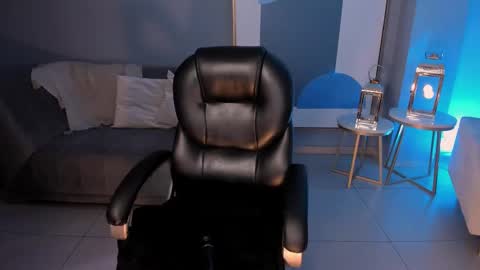 Maya online show from October 18, 5:22 am