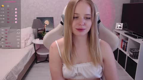 maybebabyx online show from December 18, 6:43 am