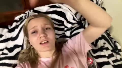 Lola online show from October 19, 5:50 pm