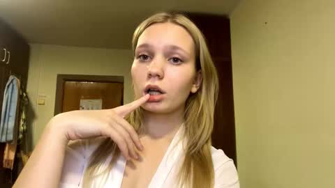 Lola online show from October 20, 9:42 pm