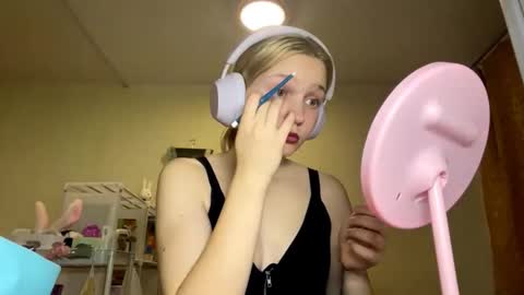 Lola online show from October 18, 5:28 pm