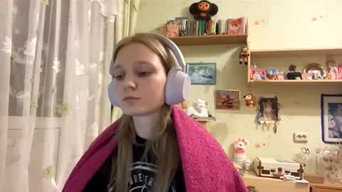 Lola online show from September 25, 4:36 pm