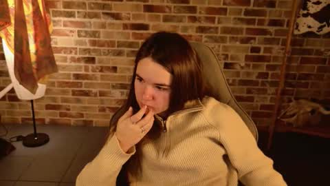 maybloom_ online show from December 3, 5:19 am