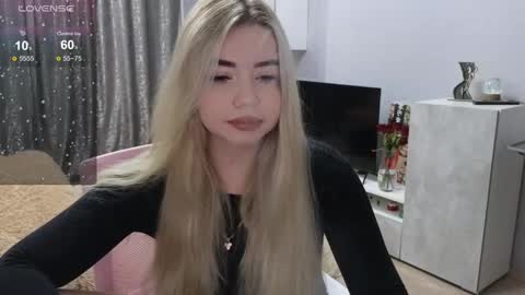 Snapshot of maymallorie chatting on January 12, 10:01 pm may online show from January 12, 10:01 pm