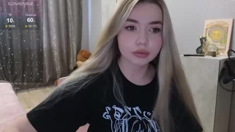 Snapshot of maymallorie chatting on January 28, 9:19 am may online show from January 28, 9:19 am