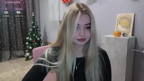 Snapshot of maymallorie chatting on December 3, 2:33 pm may online show from December 3, 2:33 pm