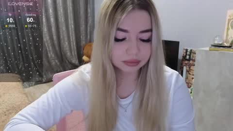 Snapshot of maymallorie chatting on March 3, 2:17 pm may online show from March 3, 2:17 pm