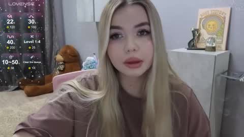 Snapshot of maymallorie chatting on February 13, 9:39 pm may online show from February 13, 9:39 pm