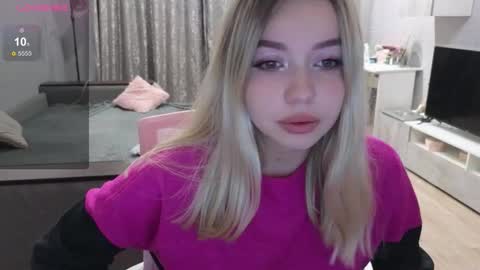 Snapshot of maymallorie chatting on September 14, 1:52 am may online show from September 14, 1:52 am
