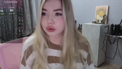 Snapshot of maymallorie chatting on February 25, 9:26 pm may online show from February 25, 9:26 pm