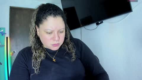   Independent Model online show from December 3, 3:26 am