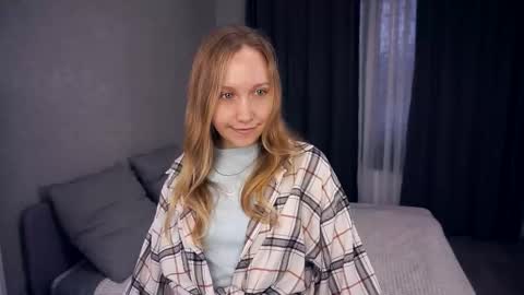 Snapshot of mckenziedyen chatting on October 31, 8:15 am Mary  online show from October 31, 8:15 am