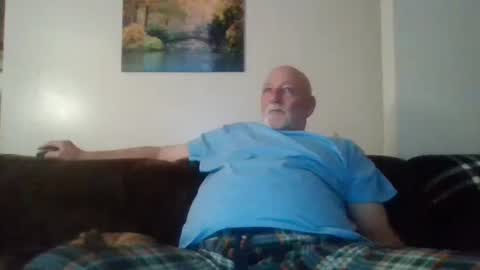 Snapshot of mdane99 chatting on December 21, 2:19 am mdane99 online show from December 21, 2:19 am