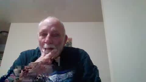 Snapshot of mdane99 chatting on December 17, 3:17 am mdane99 online show from December 17, 3:17 am