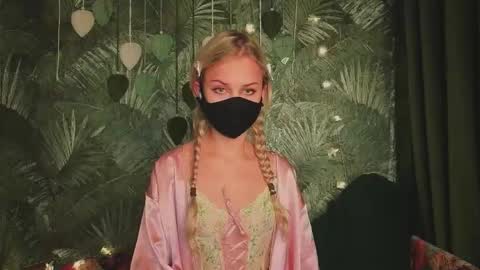 meeeewmeeeeow online show from October 27, 9:26 pm