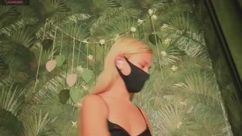 meeeewmeeeeow online show from September 26, 10:40 pm