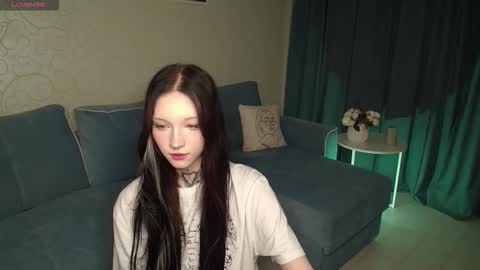 Snapshot of mefwhore chatting on October 30, 3:23 pm mefwhOre online show from October 30, 3:23 pm