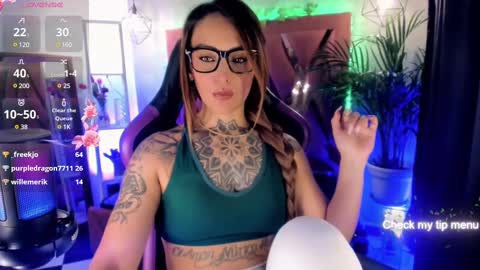 Snapshot of megan_inked_ chatting on February 21, 8:29 am online show from February 21, 8:29 am