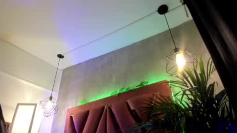 Snapshot of megan_inked_ chatting on February 15, 2:47 am online show from February 15, 2:47 am