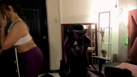 Snapshot of megan_inked_ chatting on February 23, 11:58 pm online show from February 23, 11:58 pm