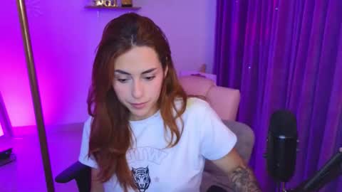                 Laura                 online show from November 30, 1:45 am