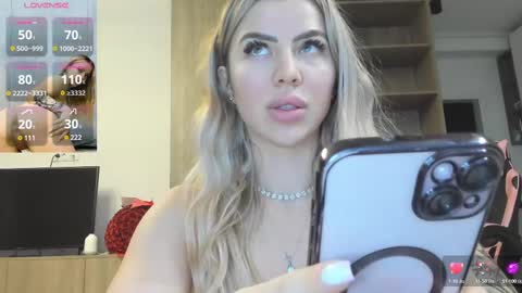 Snapshot of megan_ros_ chatting on March 3, 12:39 pm Megan online show from March 3, 12:39 pm