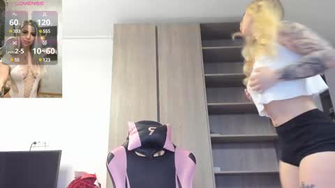 Snapshot of megan_ros_ chatting on March 10, 6:38 am Megan online show from March 10, 6:38 am