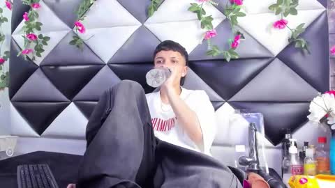 megan_thompsonn_ online show from November 20, 2:43 am