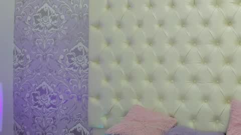 megan_tower online show from March 18, 7:09 pm