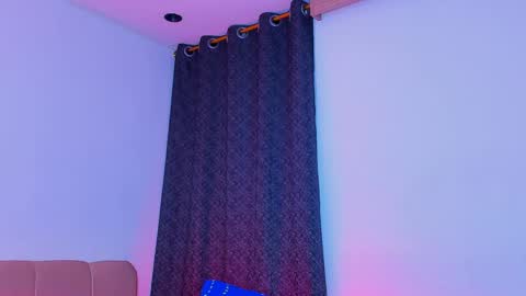 megan_vixenx online show from April 7, 4:47 am