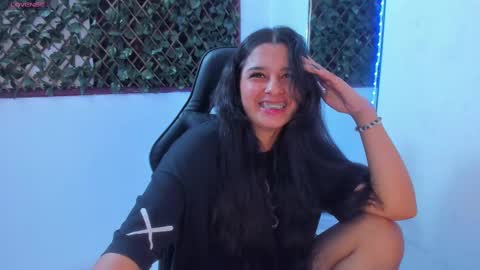 megan white 01  online show from March 5, 8:10 am