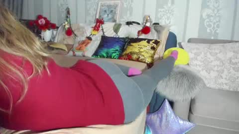 Snapshot of meganfox3325 chatting on February 13, 6:48 pm Nicki--------- Welcome to my Room online show from February 13, 6:48 pm