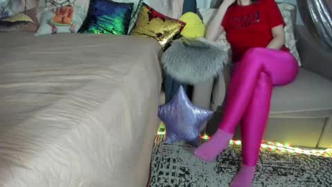 Snapshot of meganfox3325 chatting on March 4, 6:29 pm Nicki--------- Welcome to my Room online show from March 4, 6:29 pm