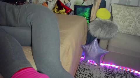 Snapshot of meganfox3325 chatting on February 21, 6:48 pm Nicki--------- Welcome to my Room online show from February 21, 6:48 pm