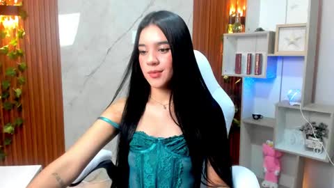 meganlara online show from September 9, 9:59 pm