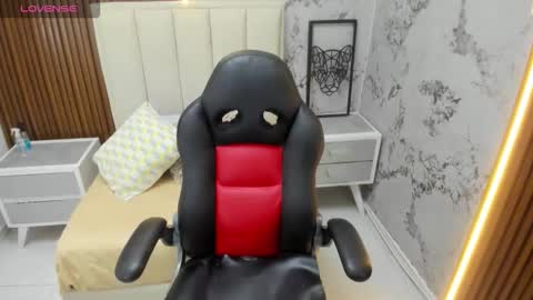 M E G A N  online show from October 20, 12:21 pm