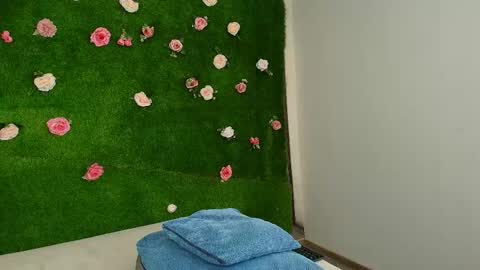 megatitts_ online show from February 28, 7:01 am