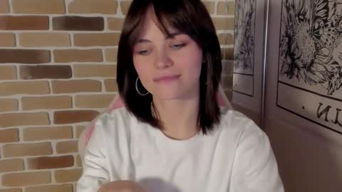 Katie  Payne online show from October 26, 3:55 pm