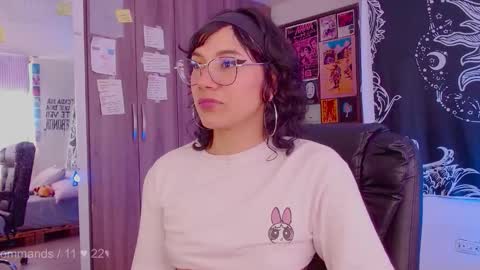 Melissa  -  -  Please help me to reach 100 thumbs up online show from October 14, 7:39 pm