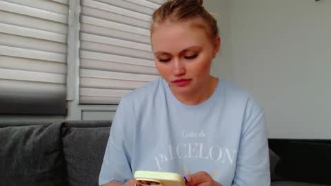 Melania online show from April 30, 11:04 am