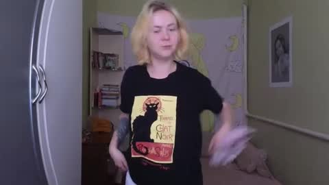 Mila online show from April 22, 8:10 am