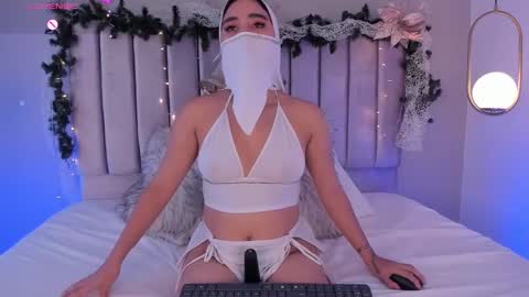 Melanie online show from November 25, 7:56 pm