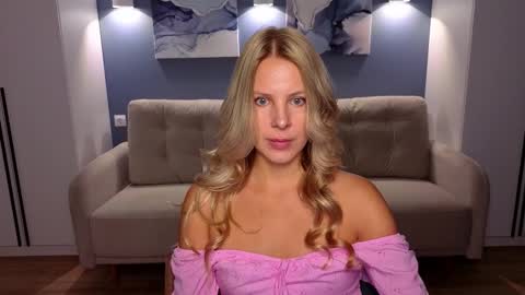 Melanie Bennett online show from September 28, 7:06 am