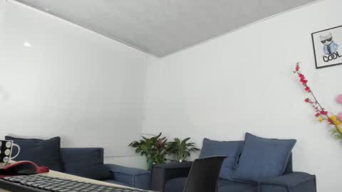 melaniie_roussel online show from September 24, 1:12 am